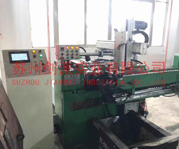Automatic thread rolling machine